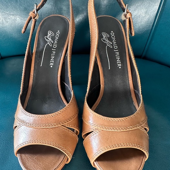 Donald Pilner Tan Sling Back Heels, Size 7M - Picture 7 of 9